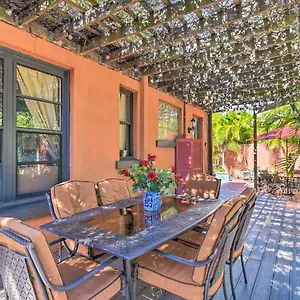 Vibrant Less Than 1 Mile From The Beach! Sarasota